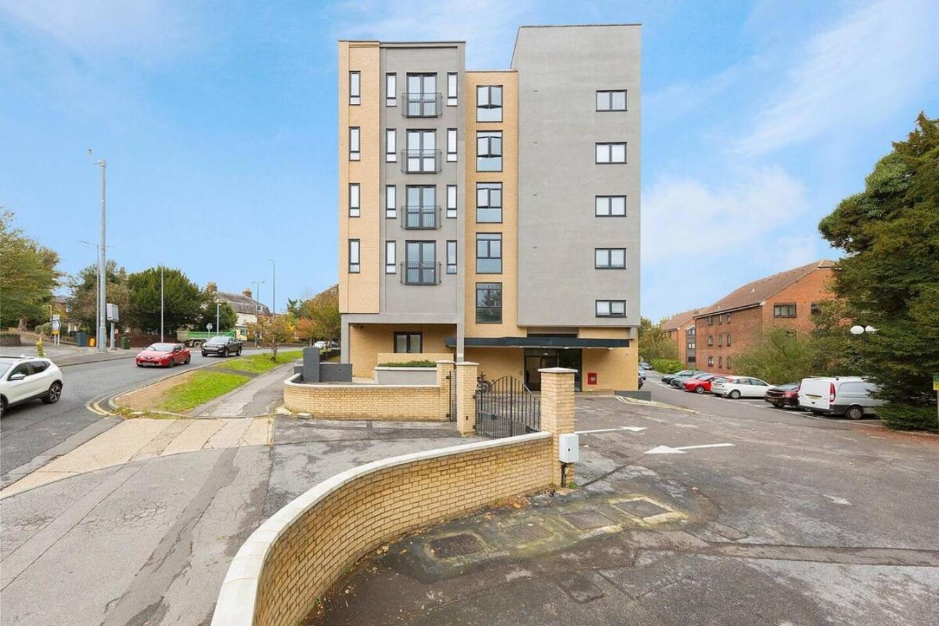 Maidstone Heights By Kasar Stays Bagian luar foto